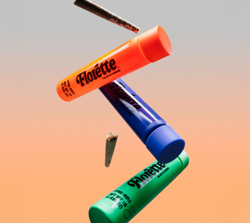 Three colorful Floette highlighters (orange, blue, green) and two rolled paper cones are floating against a gradient background that transitions from gray at the top to peach at the bottom.